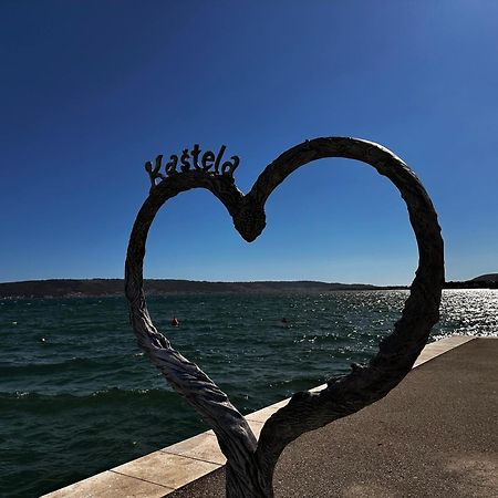 XIV Century Rooms Kastela Bagian luar foto