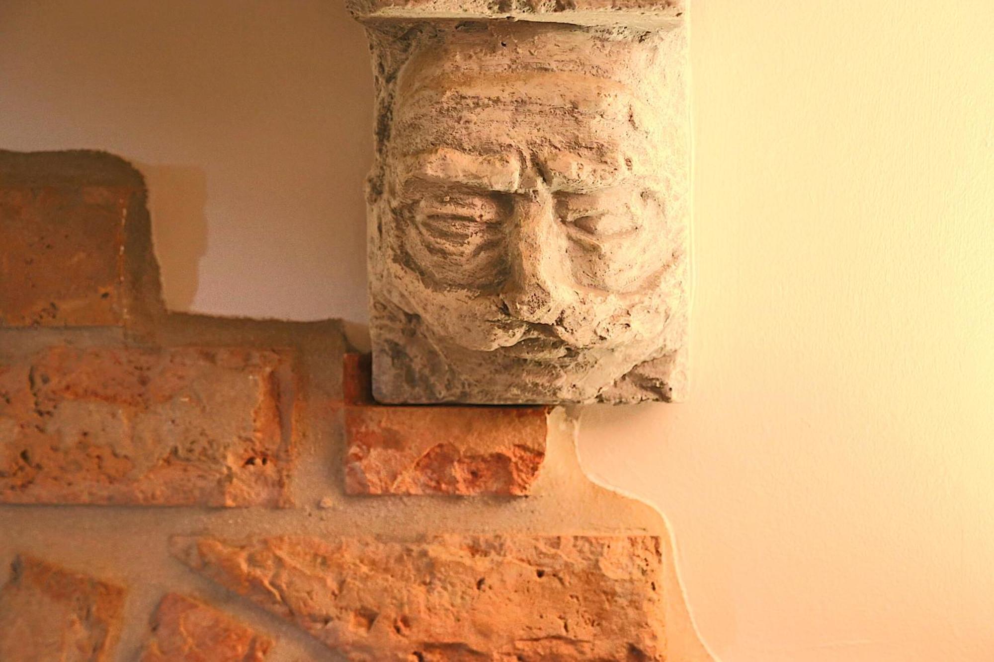 XIV Century Rooms Kastela Bagian luar foto