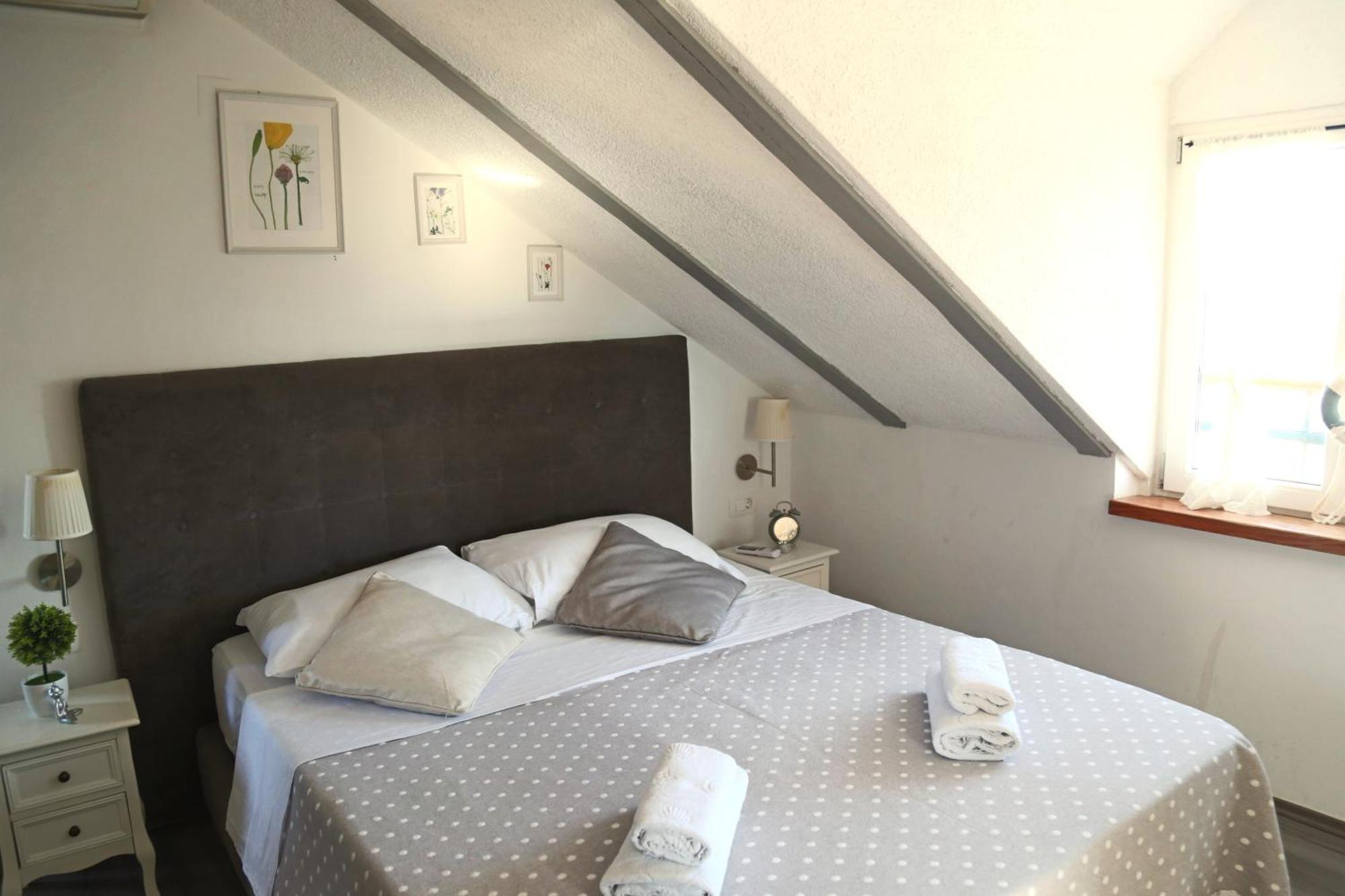 XIV Century Rooms Kastela Ruang foto