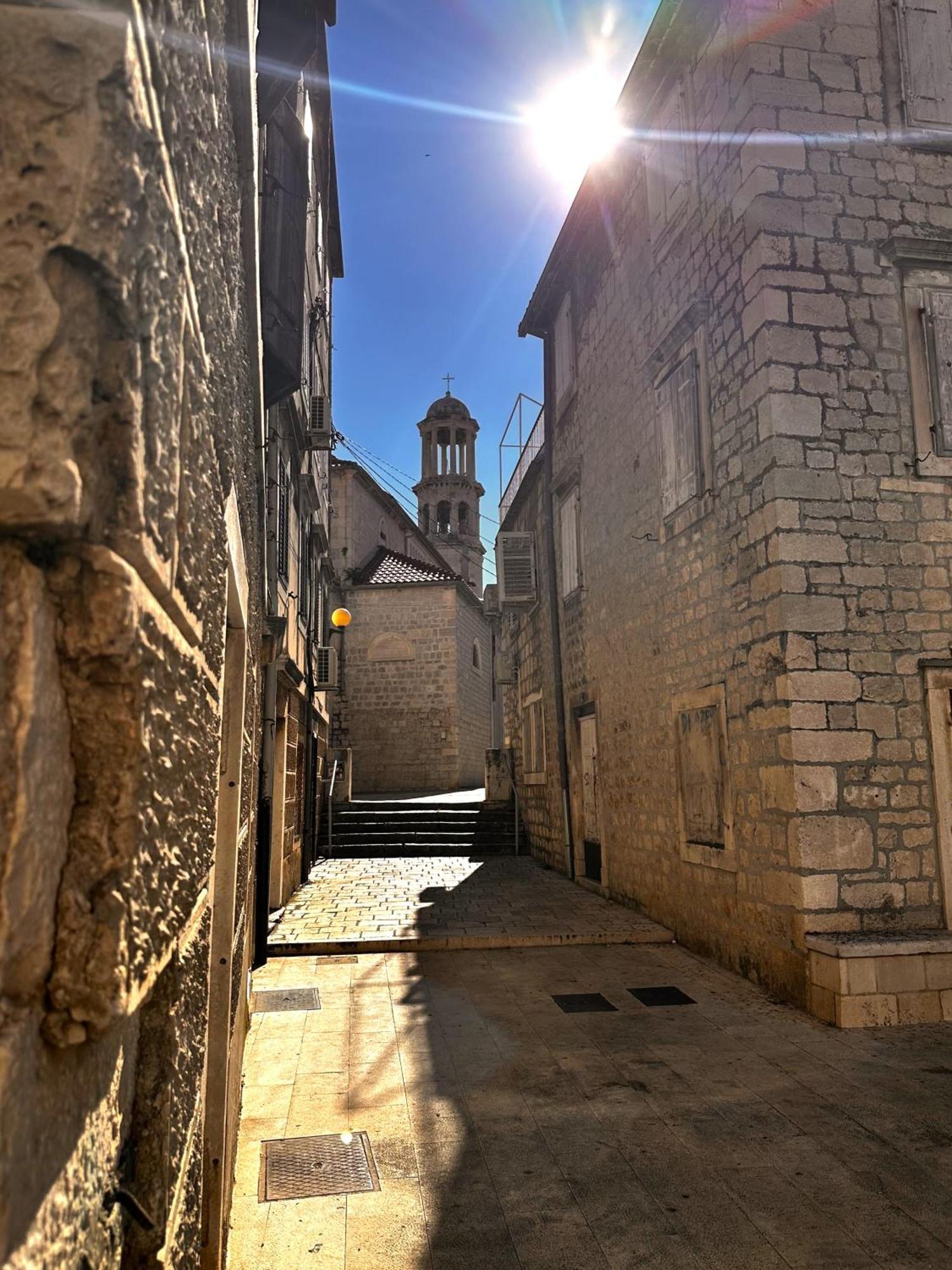 XIV Century Rooms Kastela Bagian luar foto