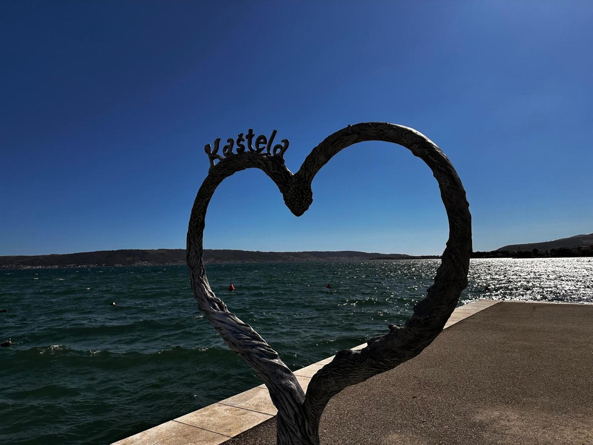 XIV Century Rooms Kastela Bagian luar foto