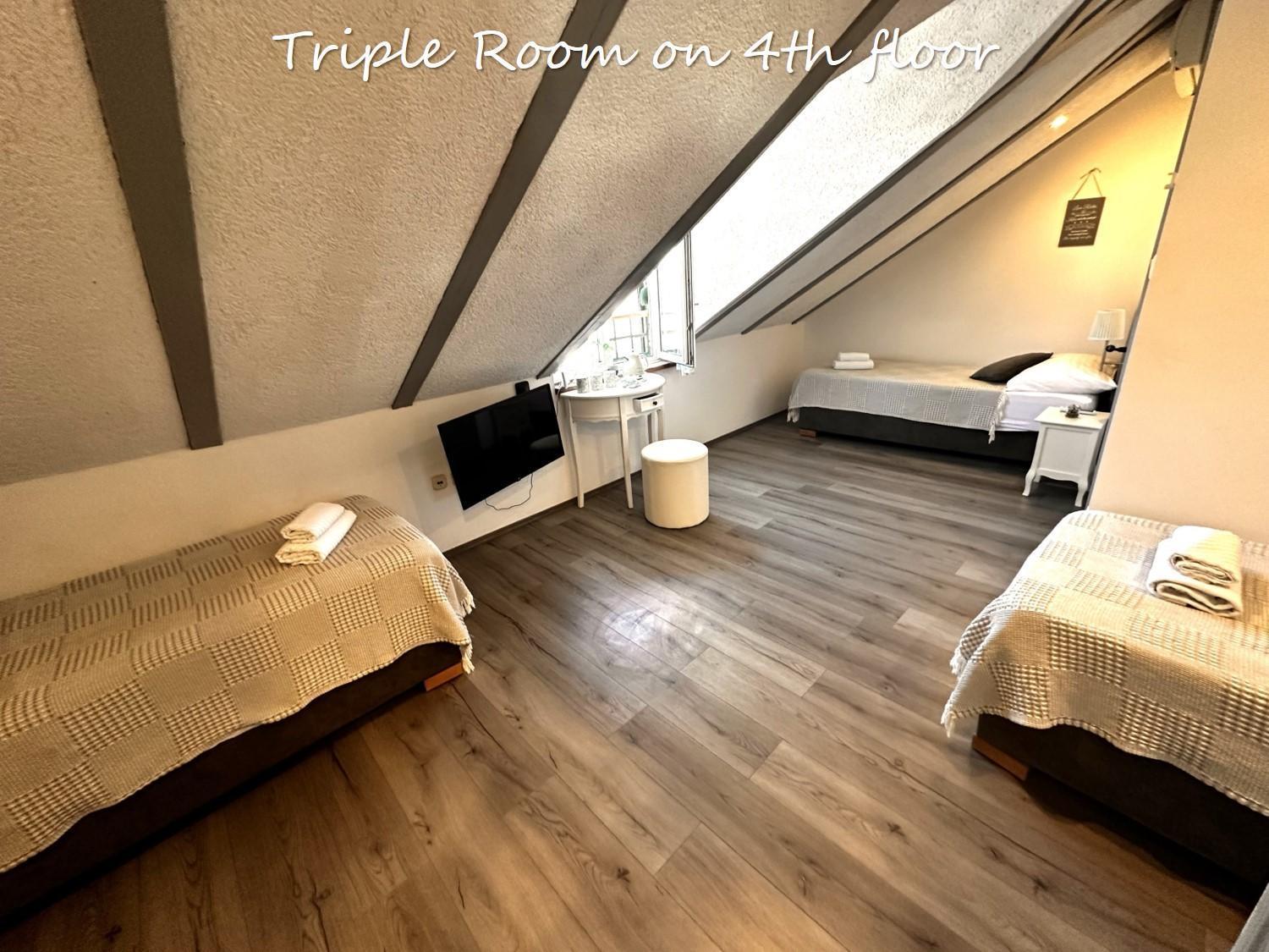 XIV Century Rooms Kastela Bagian luar foto