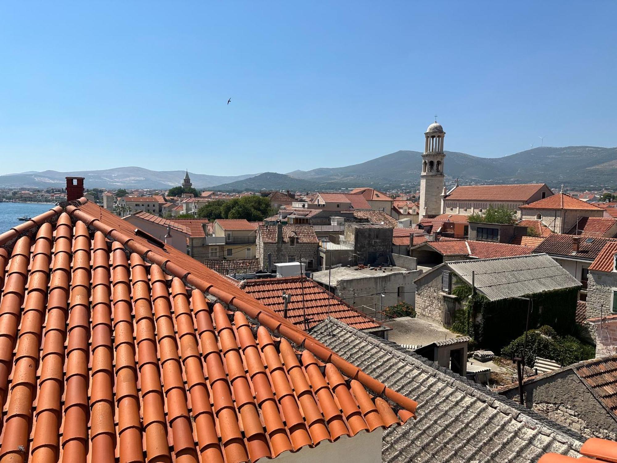 XIV Century Rooms Kastela Bagian luar foto