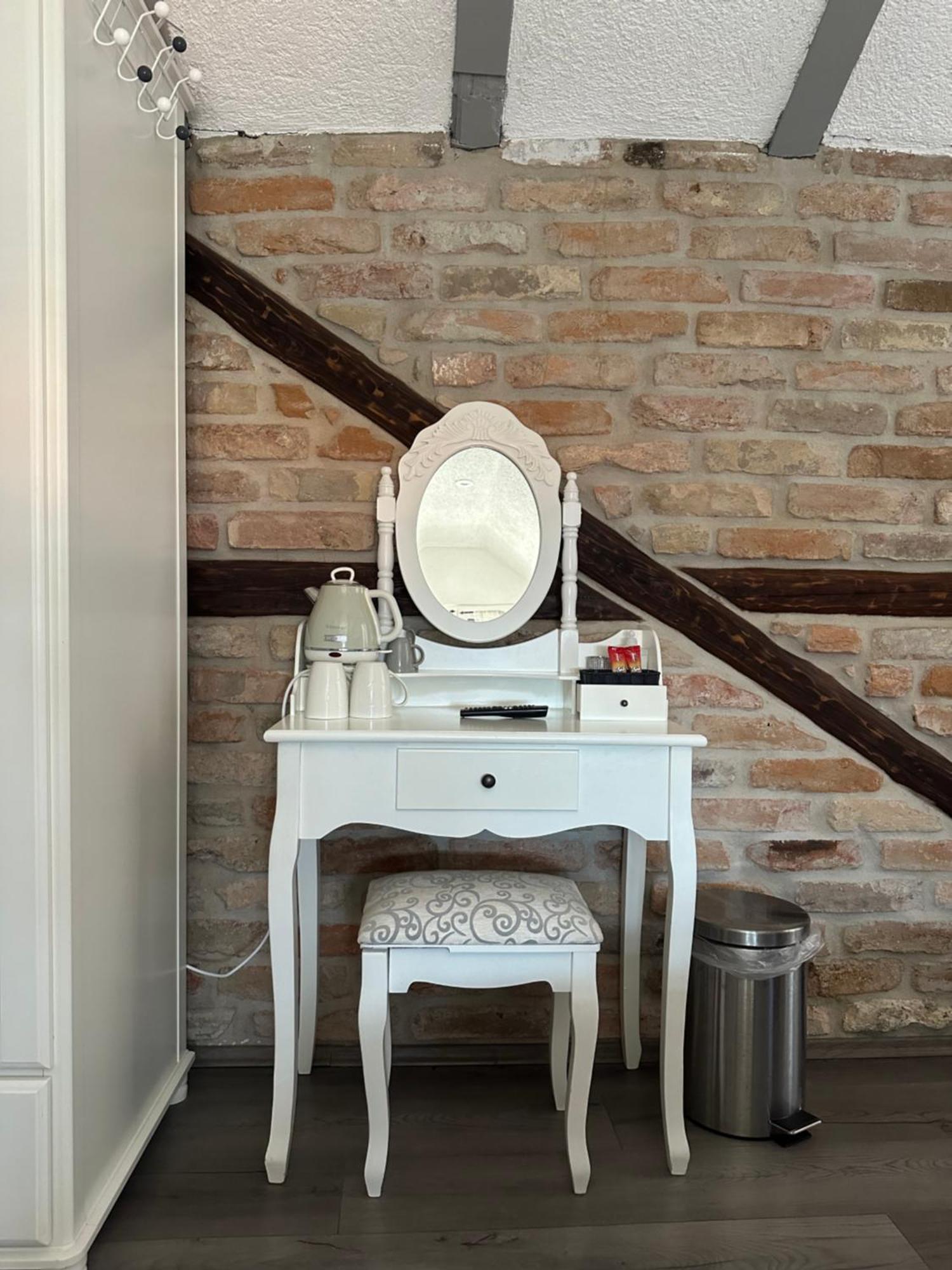 XIV Century Rooms Kastela Bagian luar foto