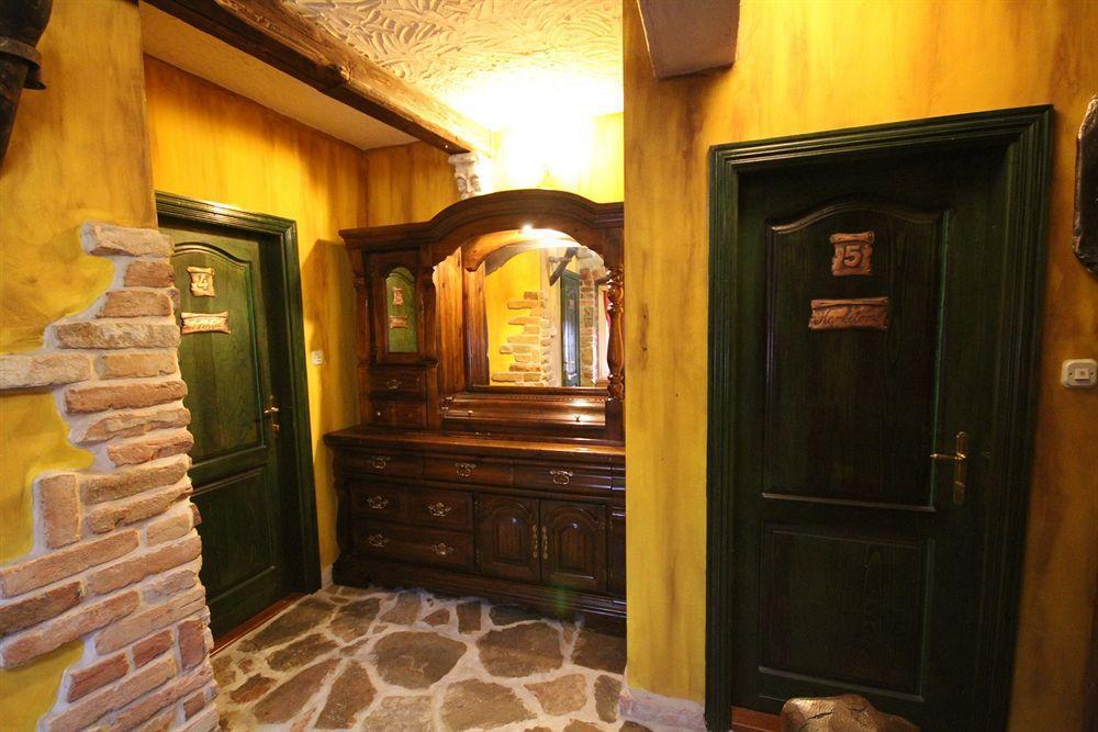 XIV Century Rooms Kastela Bagian luar foto