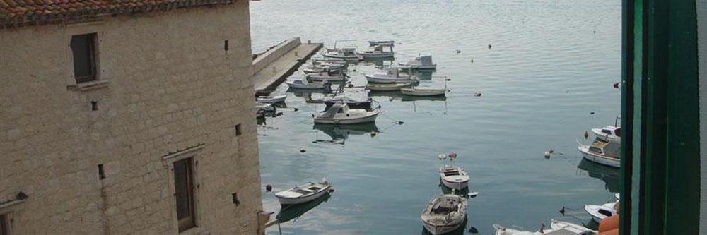 XIV Century Rooms Kastela Bagian luar foto