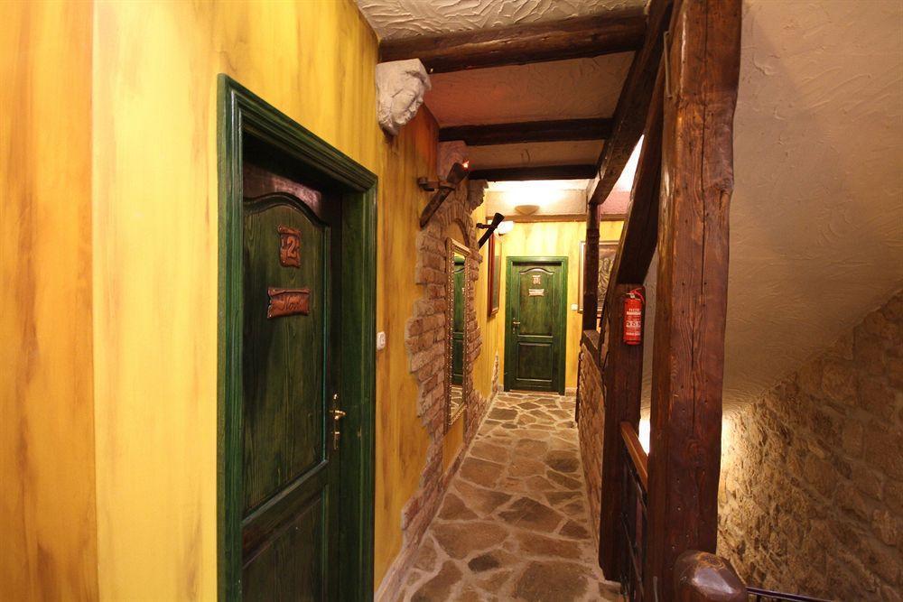 XIV Century Rooms Kastela Bagian luar foto