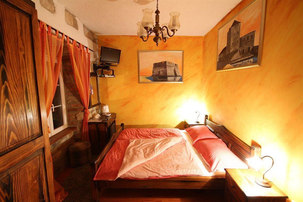 XIV Century Rooms Kastela Bagian luar foto