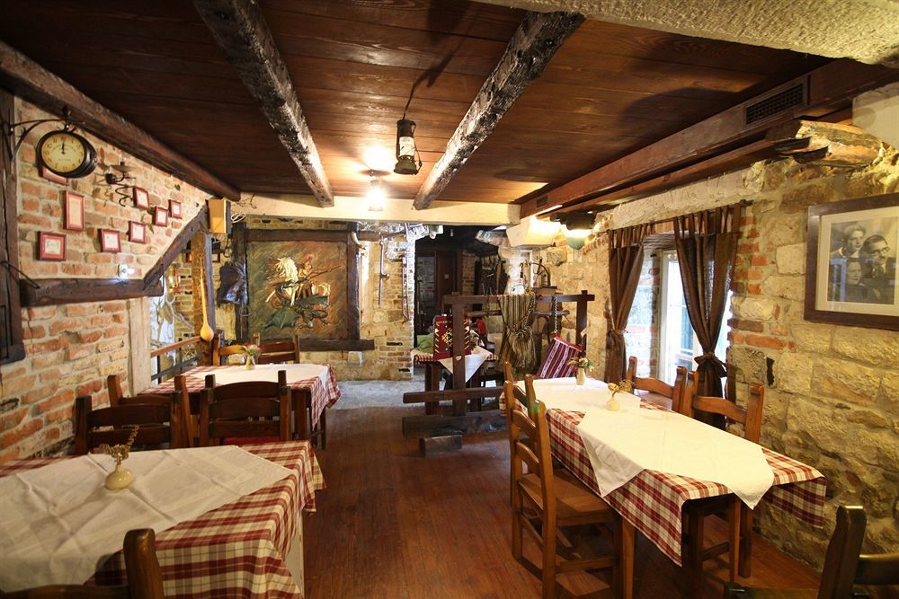 XIV Century Rooms Kastela Bagian luar foto