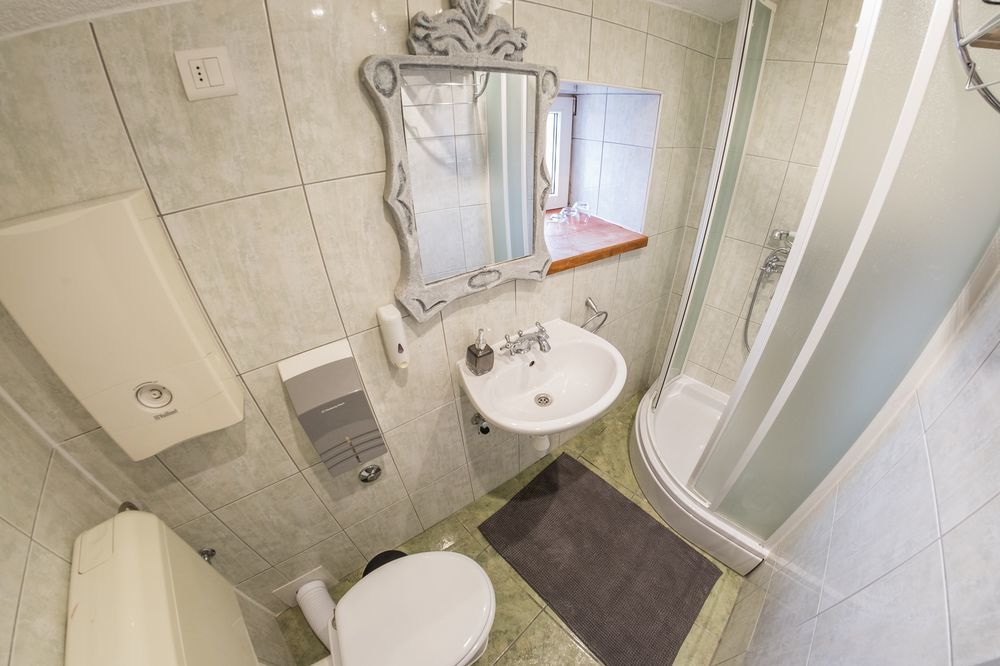 XIV Century Rooms Kastela Bagian luar foto
