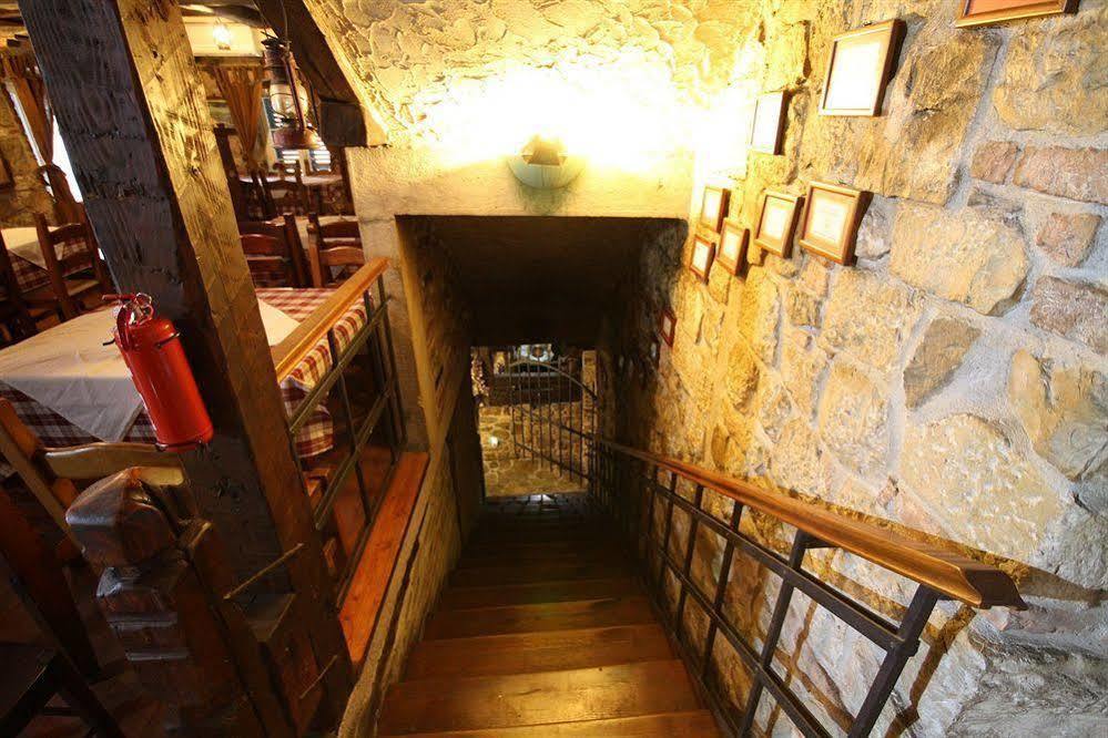 XIV Century Rooms Kastela Bagian luar foto